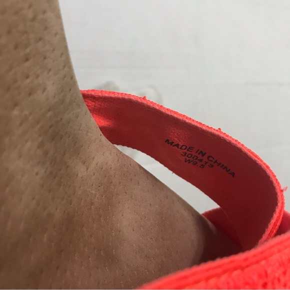 Toms Women’s 9.5 Neon Coral Orange Wedges Cork Espadrille Sandals Crochet Lace - Picture 8 of 8